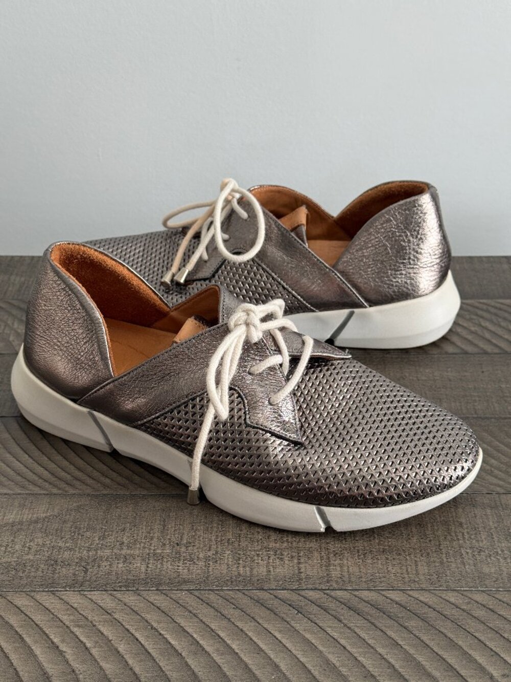 Elska Vayah Solid Chrome Sneakers Size EU 39/ US 8.5
